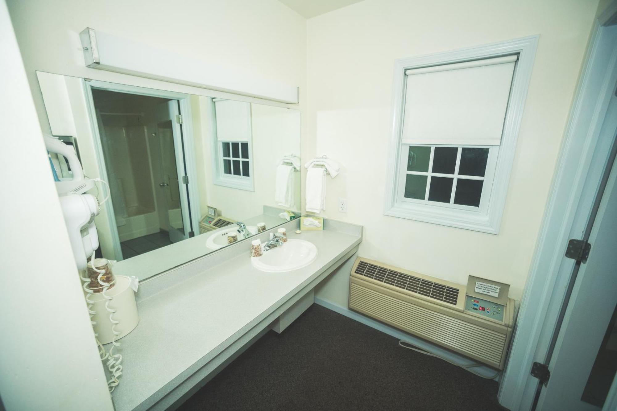 The Chalet Motel Mequon Esterno foto