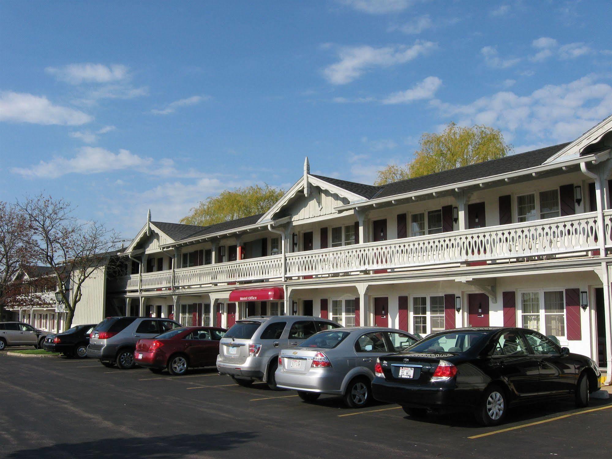 The Chalet Motel Mequon Esterno foto