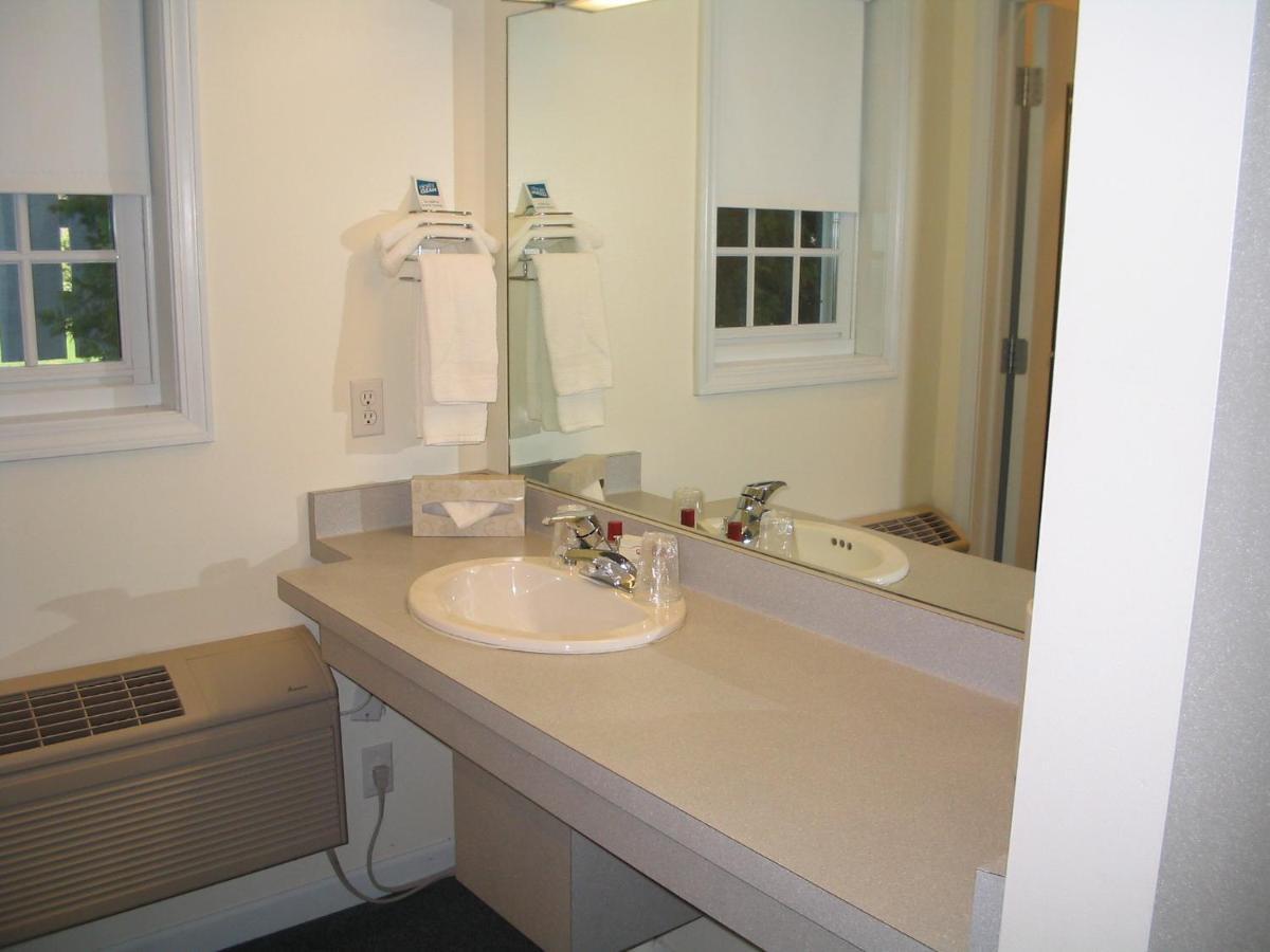 The Chalet Motel Mequon Esterno foto